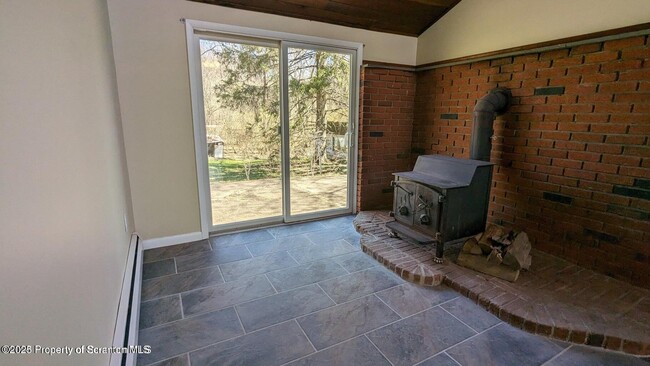 Building Photo - 412 Griffin Pond Rd