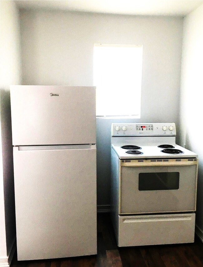 Building Photo - 3818 Hamid Blvd