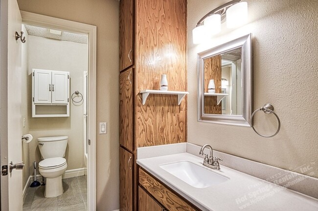 Building Photo - West Gate Area | LaCoruna Courts| Townhome | Unfurnished