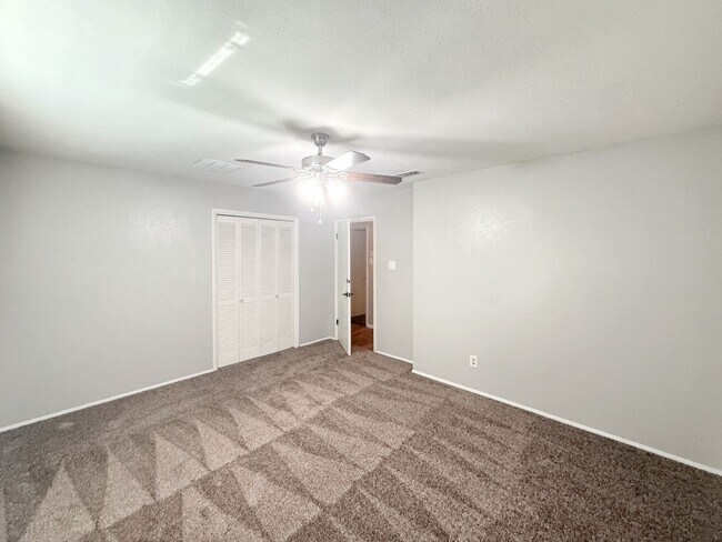 Building Photo - 3-Bedroom Home for Lease in Grand Prairie – 2,331 Sq Ft