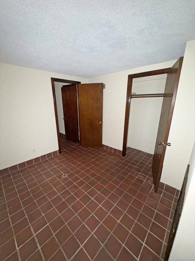 Building Photo - 608 Orange St