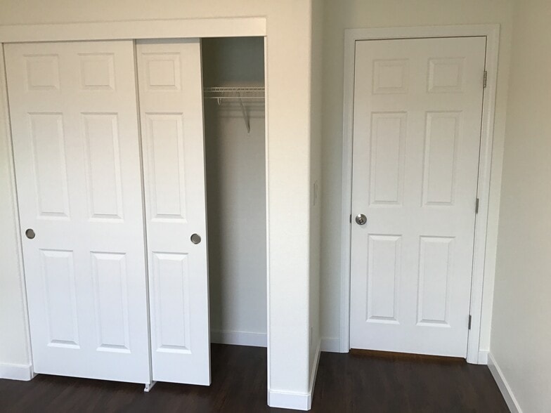 Building Photo - 1940 Black Sand Dr