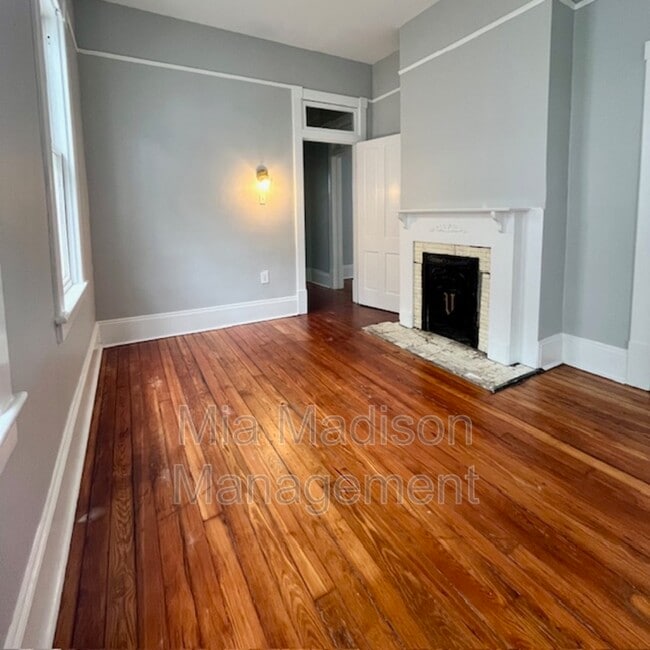 Building Photo - 123 E 40th St