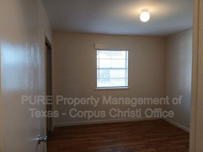 Building Photo - 2255 Lombardy Dr