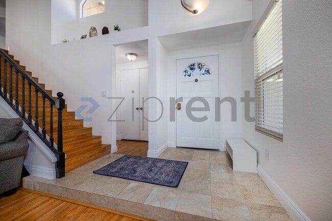 Building Photo - Unit
