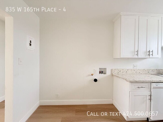 Building Photo - 835 W 165th Pl