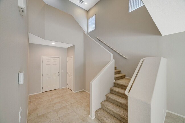 Building Photo - Beautiful DR Horton Home in Centennial Hil...