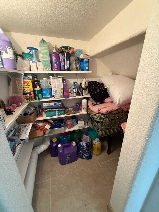 Building Photo - Dual Family Living - Horse Property - In Law Quarters