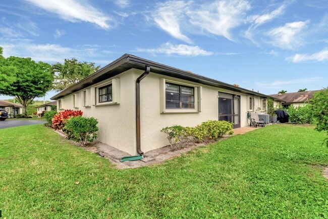 Building Photo - 4660 Greentree Pl