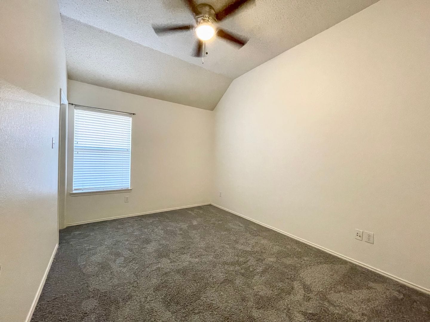 Building Photo - 9711 Saddle Dr