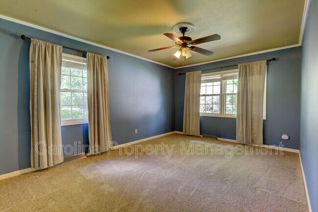 Building Photo - 6412 Tomahawk Ln