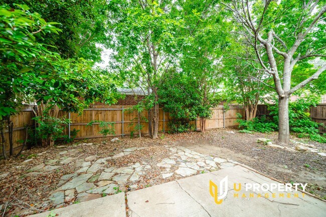 Building Photo - Location! Location! Two bedrooms downstair...