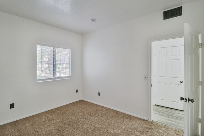 Building Photo - 5250 S Rainbow Blvd