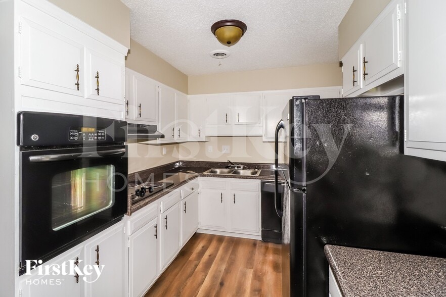 Building Photo - 6052 Scarlet Leaf Dr