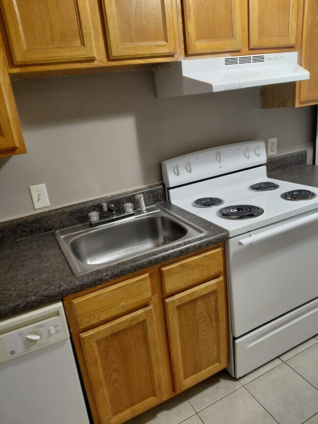 Building Photo - 548 Thurmond St NW
