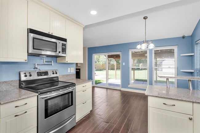 Building Photo - 13650 Cherrydown St