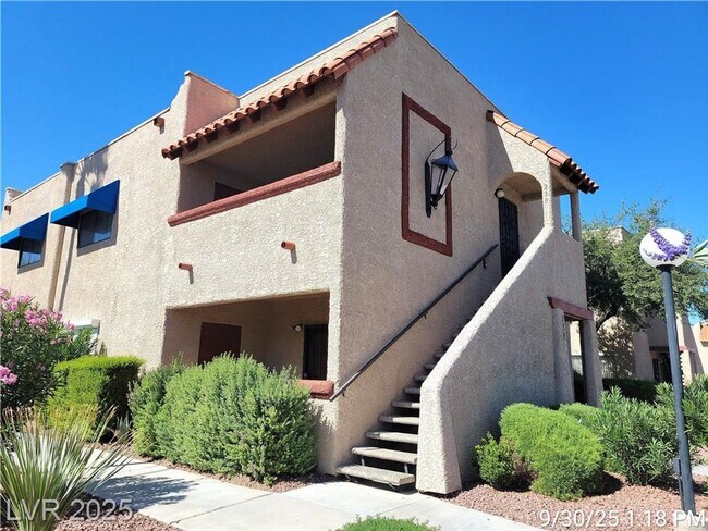 Primary Photo - Inviting 2-Bedroom Condo with Pool, Spa & ...