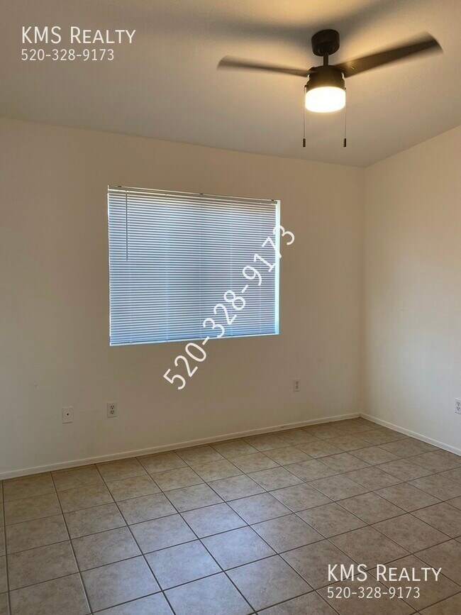 Building Photo - 5126 E Bellevue St