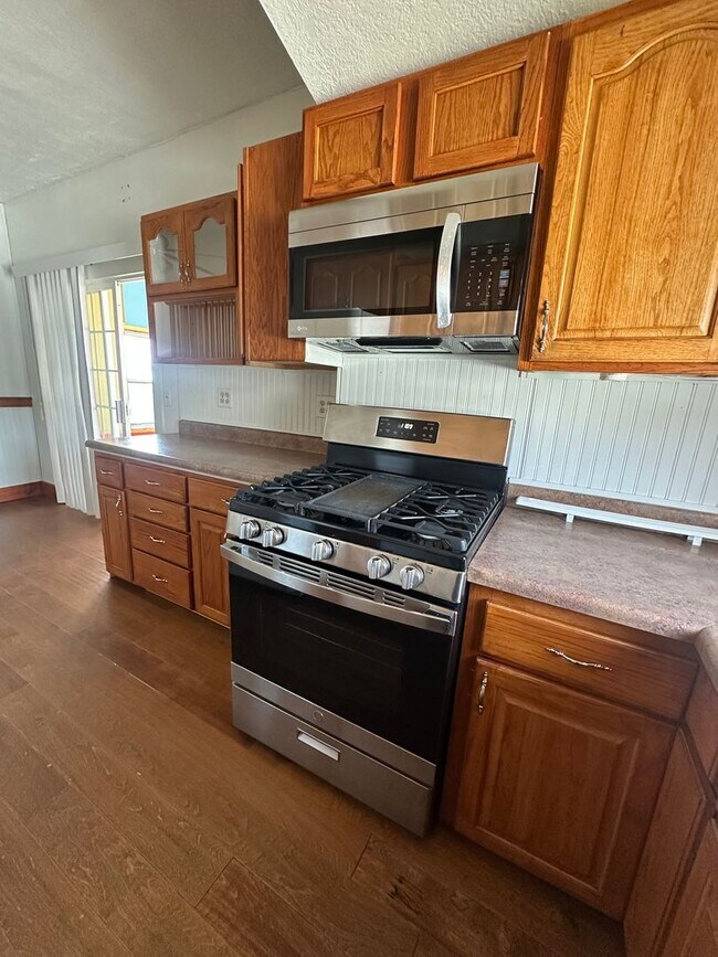 Building Photo - 646 S Coleman St