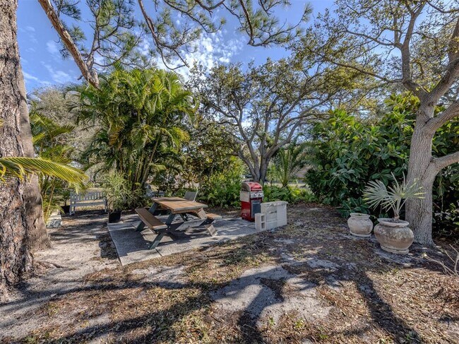 Building Photo - 217 Airport Ave W