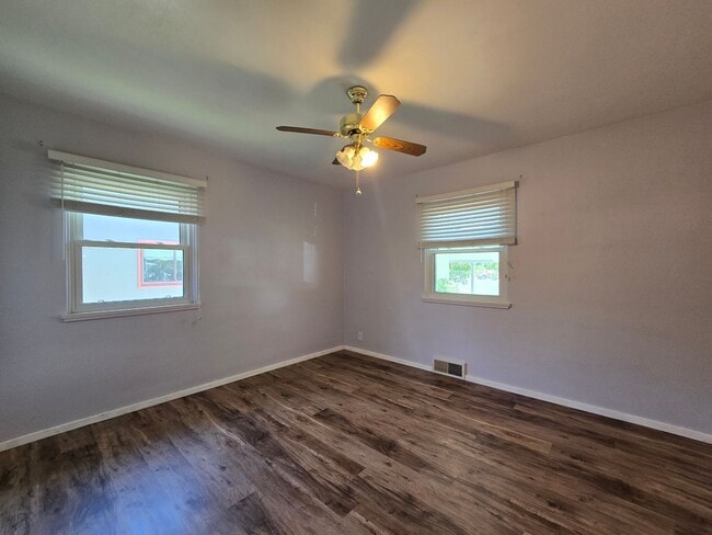 Building Photo - Spacious 4 Bedroom Home with Solar Panels, Fully Fenced Yard on Rimrock Rd