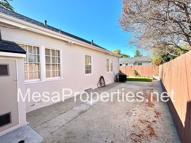 Building Photo - 661 E J St