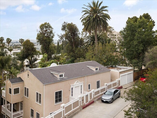 Building Photo - Emmet Terrace Triplex