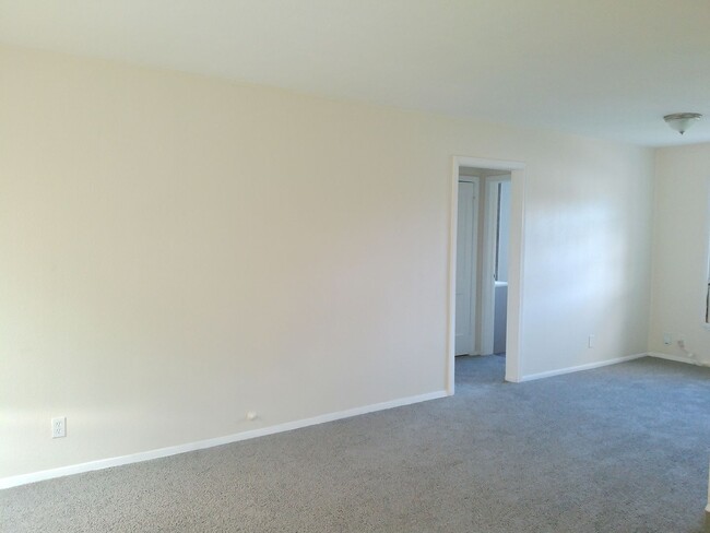 Building Photo - 638 Glazebrook St