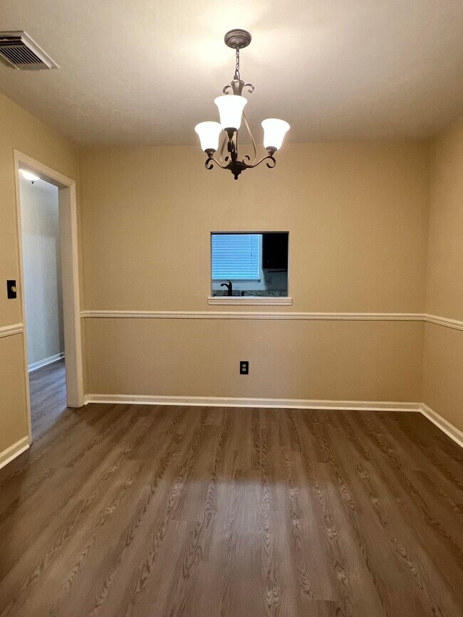 Building Photo - 806 Jamestown Ct