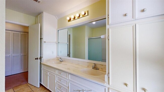 Building Photo - 3004 Gleneagles Ct