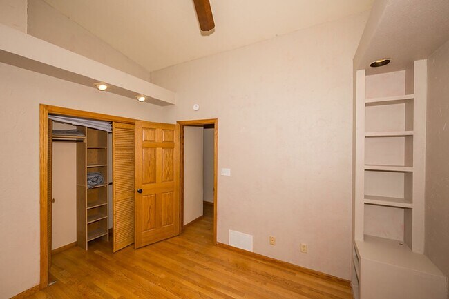 Building Photo - Great 4 Bedroom/2 Bath Home near UND!