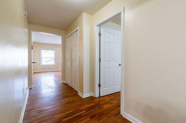 Building Photo - 4-Bedroom Rental in Prime Hapeville Location