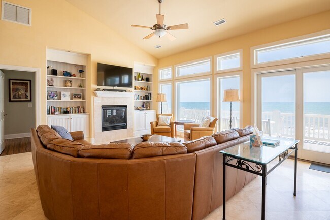 Building Photo - RENT MONTHLY THIS AMAZING HOME THIS OFF-SEASON