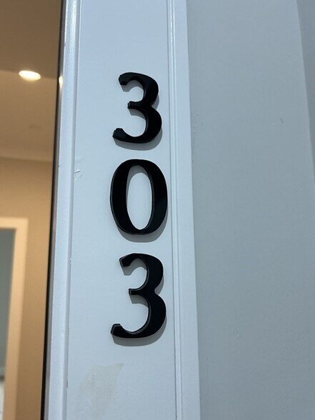 Building Photo - 157 Everett St