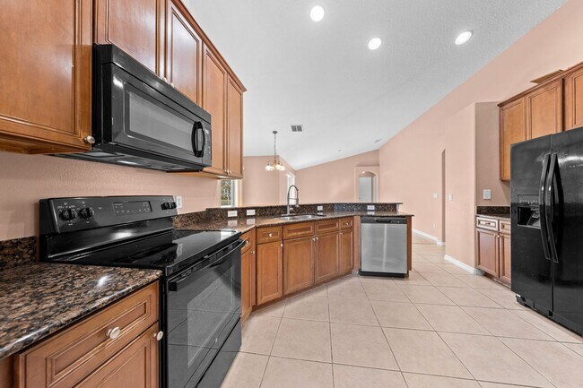 Building Photo - 4 Bedroom 3 Bath Home - Kissimmee ~ Southport Bay Community