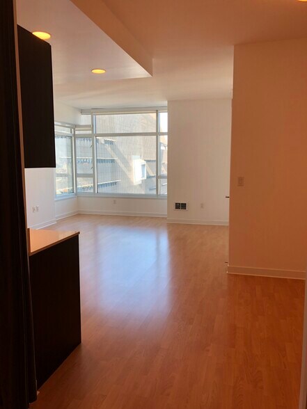 Living Room empty - 1160 Mission St