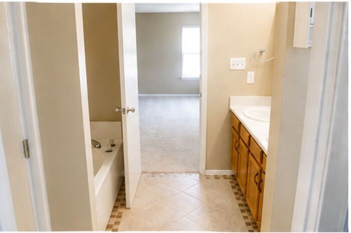 Building Photo - 4041 Orchard Valley Blvd
