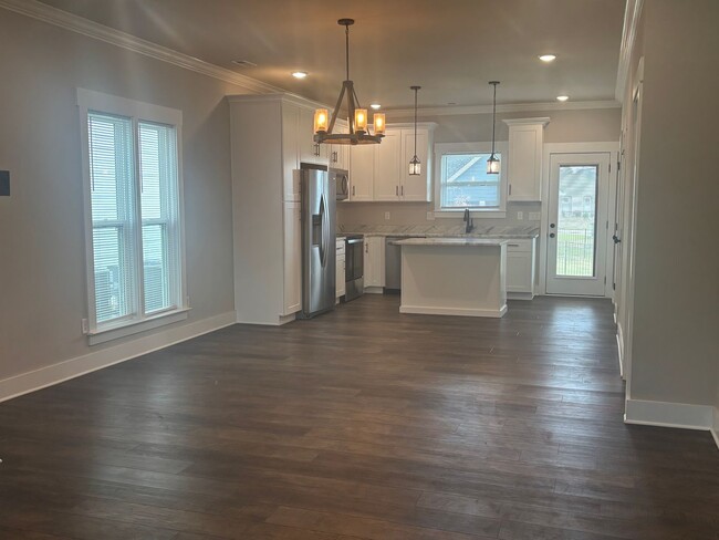 Building Photo - Beautiful New Build 4 Bed, 3.5 Bath, 2 Car...