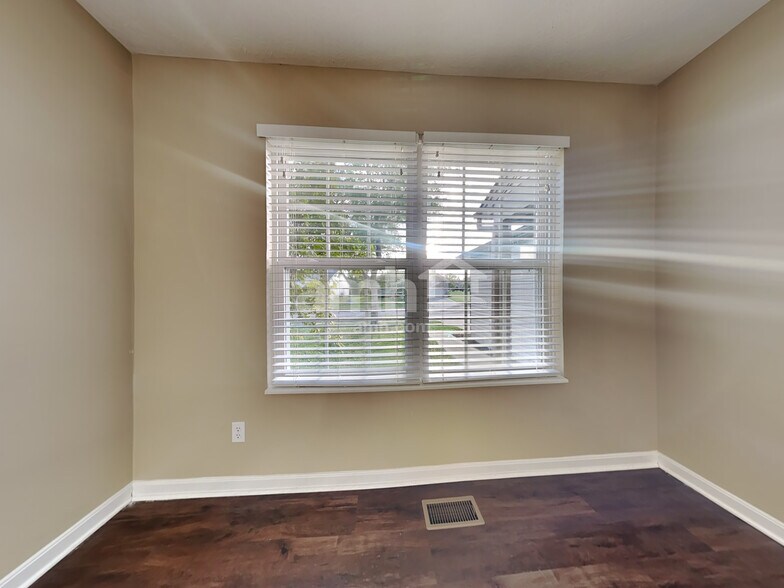 Building Photo - 755 Elm Tree Dr