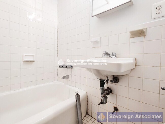 Building Photo - 936 West End Ave