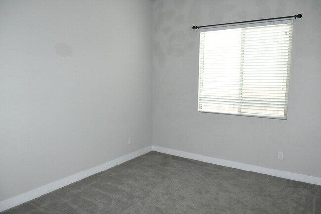 Building Photo - 7031 N 85th Ln