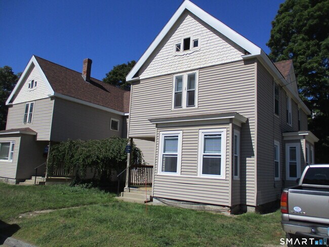 Building Photo - 42-44-44 Chapman St