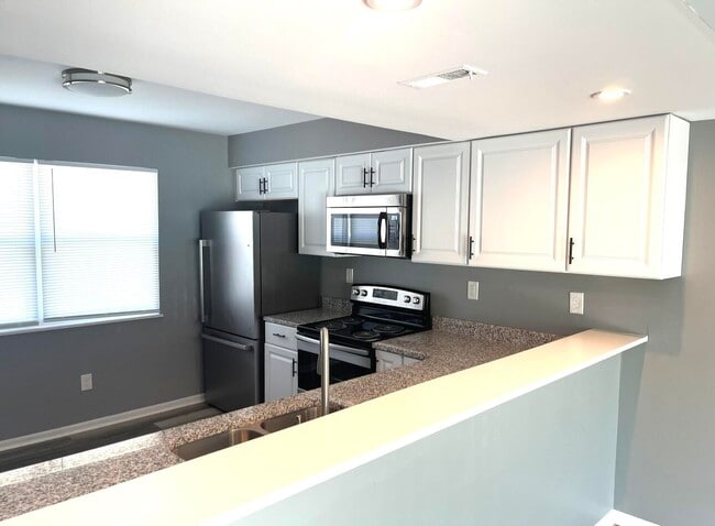Building Photo - 101 Kingsway Ct