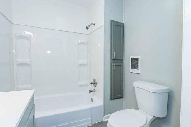 Building Photo - Beautifully FULLY RENOVATED 2 Bdr 1 bath i...
