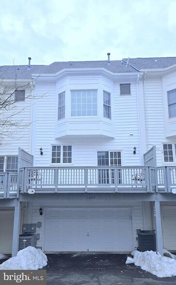 Building Photo - 1609 Leeds Castle Dr