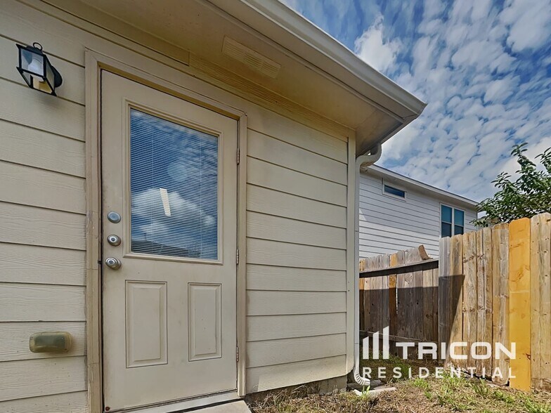 Building Photo - 9910 Waldens Pond Court