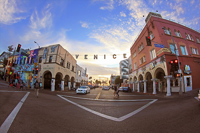 Building Photo - 12 S Venice Blvd