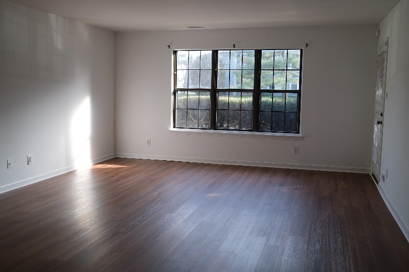 Building Photo - 153A Bradford Ct