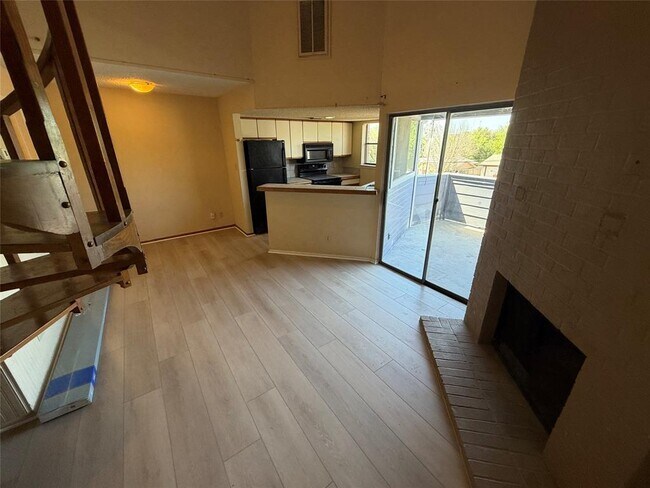 Building Photo - 2500 Burleson Rd