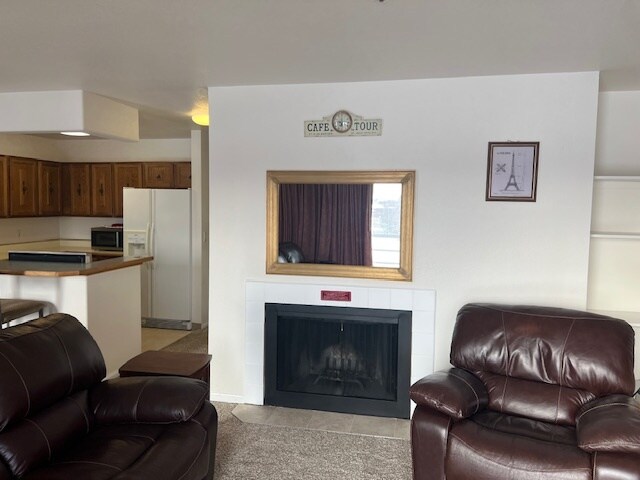 Building Photo - 3105 Lakeshore Dr